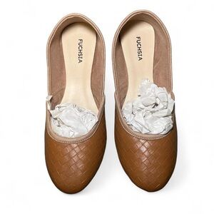 Fuchsia Women's Brown Woven Loafers